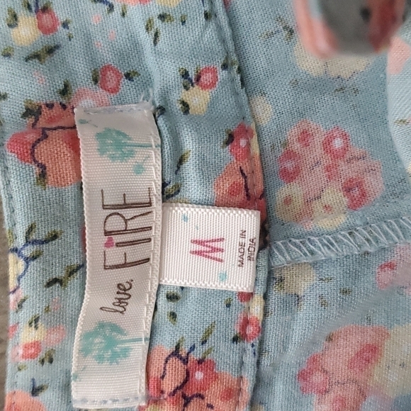 NWT Love Fire Floral Flowy Shorts Sz Med - Picture 3 of 5
